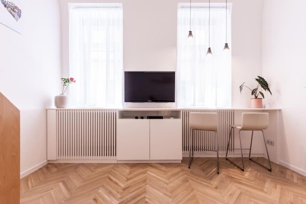 Eszter'S Lovely Downtown Apartment Budapest Eksteriør bilde